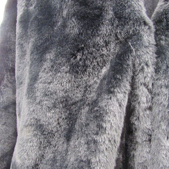 Ladies fur coat,runs small - Picture 2 of 13